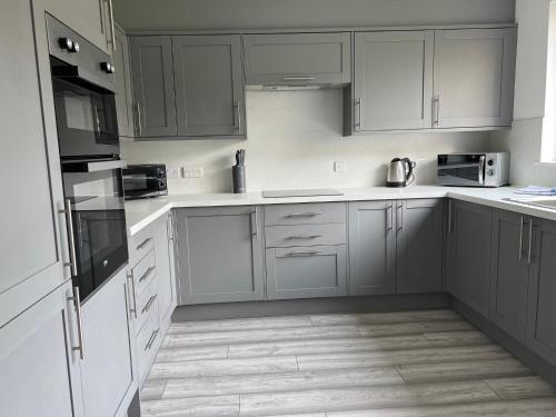 Five Bedroom Five Bathroom House - Dalkeith in 達爾基斯