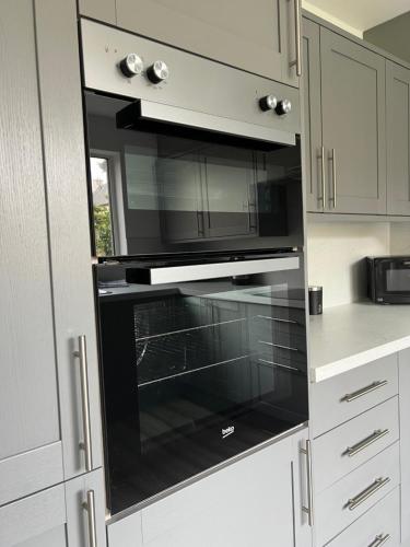 Five Bedroom Five Bathroom House - Dalkeith in 達爾基斯