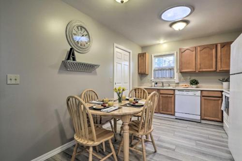 Centrally Located South Hill Apartment with Smart TV