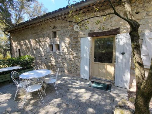 La Cassine, gîte des Lucioles en Provence chambre d'hôte Montségur-sur-Lauzon