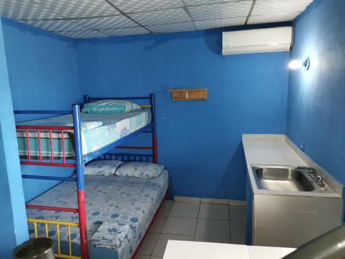 8 twin beds