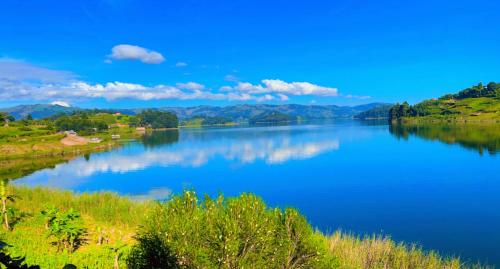 Lake Bunyonyi Rock Resort