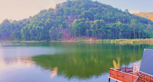 Lake Bunyonyi Rock Resort