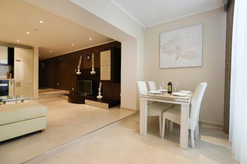 Deluxe Apartment (Two Bedrooms) image 10