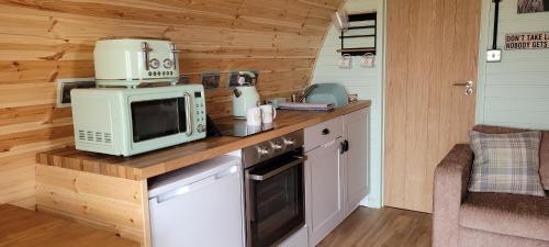 廚房, Achmeney Glamping larger than Average pod in 呵加利
