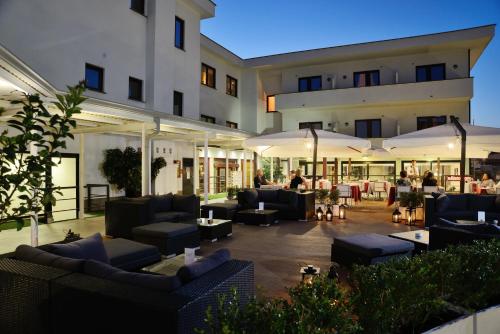 ระเบียง/ชานเรือน, เบสต์ เวสเทิร์น โฮเต็ล โรมแอร์พอร์ต (Best Western Hotel Rome Airport) near สนามบินเลโอนาร์โดดาวินชี-ฟิอูมิชิโน