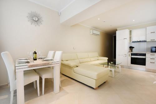 Apartments Villa Zlatko - image 4