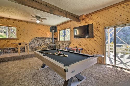 Luxe Escape with Decks, Mtn Views, Game Room!