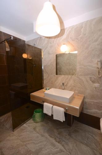 Hotel Clinton - image 6