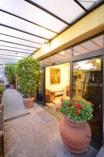 Hotel Clinton - image 13