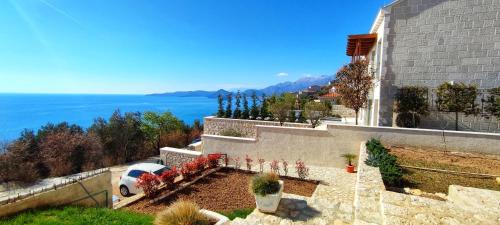 Almond Apartments in Rijeka Rezevici