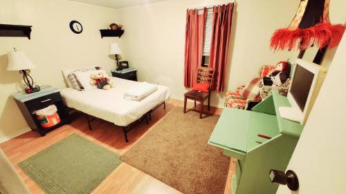 B&B New Haven - Room in Apartment - Plaid Room 3min From Yale Univ - Bed and Breakfast New Haven