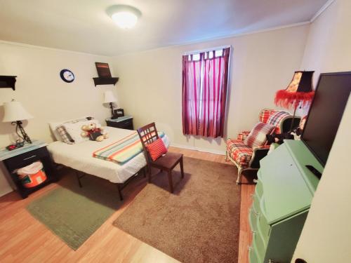 Room in Apartment - Plaid Room 3min From Yale Univ