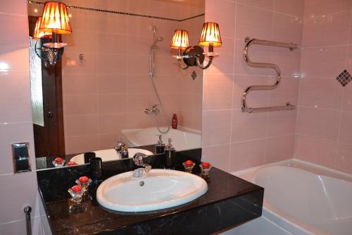 Home Lux Apartments near Kremlin - image 6
