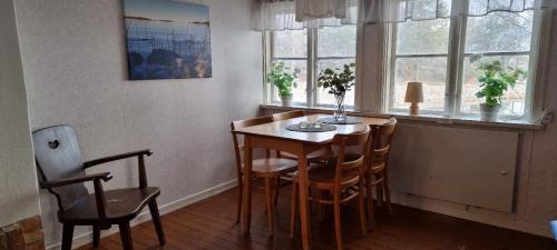 Rolfskarrs Stugby in Tosse