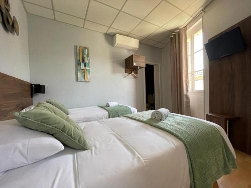 Hotel Le Rochegude - image 2