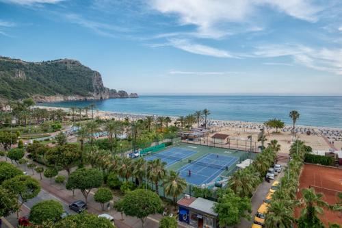 Beach, Riviera Hotel & Spa in Alanya