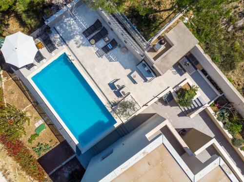 New - Villa Nina with private 32 sqm heated pool, 5 bedrooms, fun zone, 850m from the beach, Podstrana (zdjęcie 7)