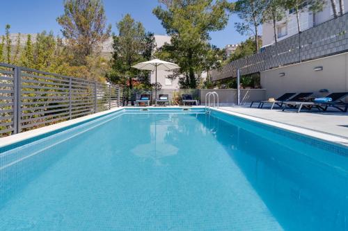 New - Villa Nina with private 32 sqm heated pool, 5 bedrooms, fun zone, 850m from the beach, Podstrana (zdjęcie 10)