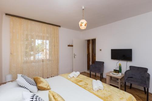 Sunset Bay Room - image 14