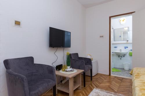 Sunset Bay Room - image 12