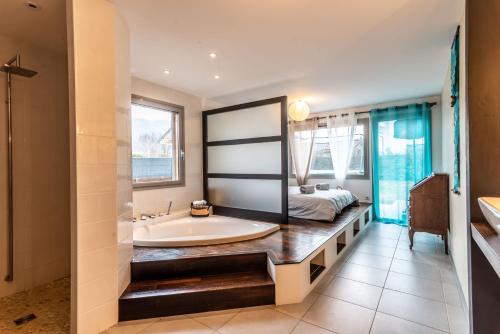 浴室, Villa tout confort - Piscine - Montagnes - Lac - Parking in 阿莫伊