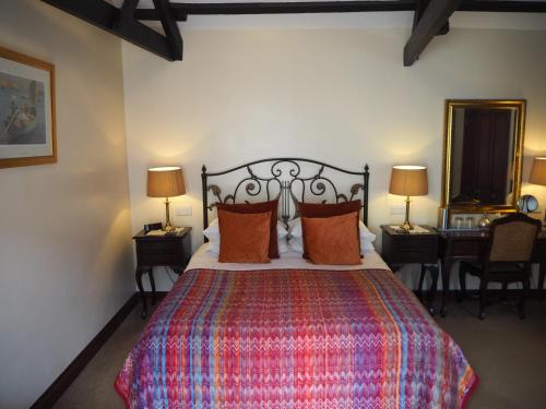 Standard Double Room image 7