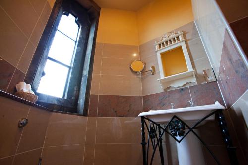 Bathroom, Peckforton Castle in Tarporley