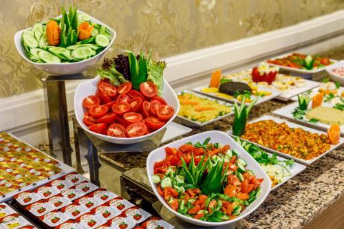 Golden Crown Hotel - image 2