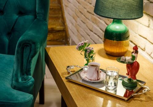 Golden Crown Hotel - image 11