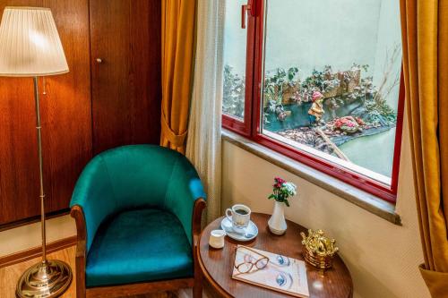 Golden Crown Hotel - image 3