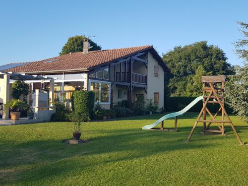 Grande maison familiale gîte à louer Serres-Gaston