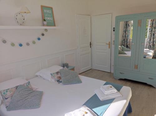 Deluxe Double Room image 10