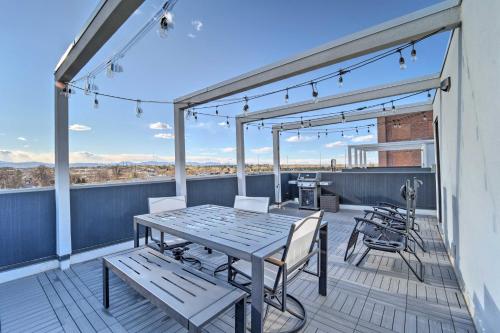 Sleek Townhouse with Rooftop Patio and Mtn Views!