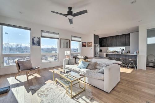 Sleek Townhome with Rooftop Patio and Mountain Views! in Denver, USA