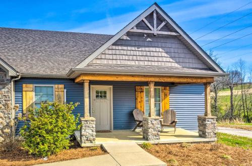 Pet-Friendly Brownsville Retreat with Porch! in Sloans Crossing, USA