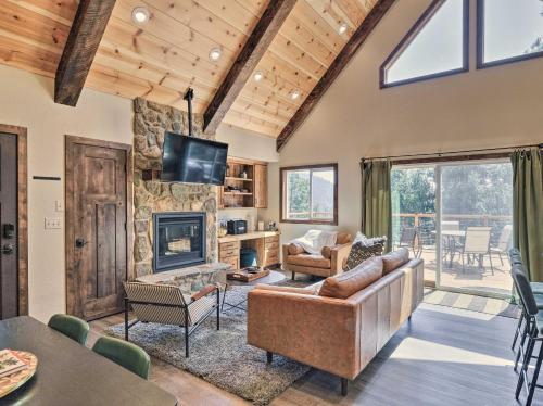 . Woodsy Retreat: Modern Mi-Wuk Village Cabin!
