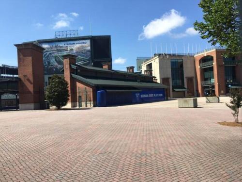 Atlanta Unit 1 Room 3 - Cheerful Private Bedroom & Bathroom in Summerhill