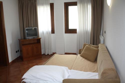 One-Bedroom Apartment with Mountain View (4 Adults)