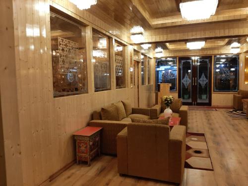 Hotel Zingkham Residency – Gangtok, OK