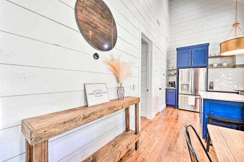 Private Hot Tub, Outdoor Fireplace Broken Bow Gem in Broken Bow, USA