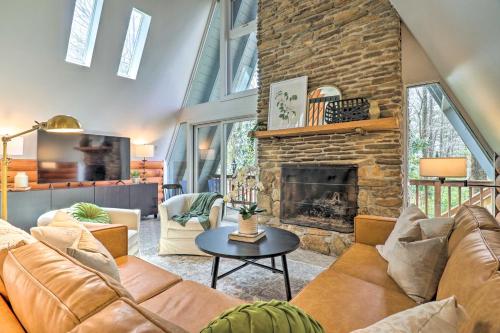 Amazing A-Frame w/ Private Hiking + Amenities - Brevard, NC