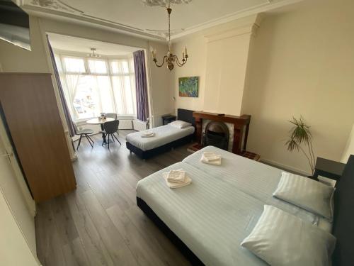 room detail thumbnail 0