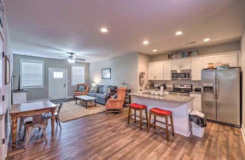 Updated Apt 1 Mi to Western Kentucky University! in Bowling Green, USA
