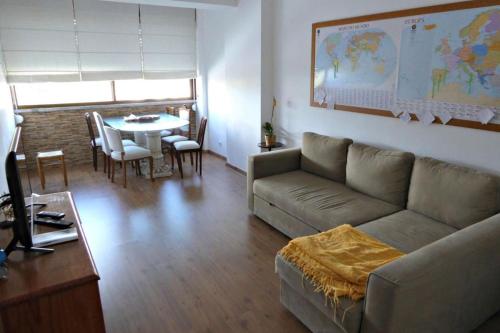  Apartment with 2 bedrooms in Infantado in Loures, Pension in Loures bei Almargem do Bispo