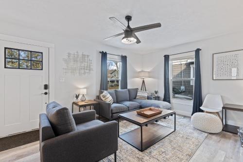 . SUPERB 3 Bedroom Home with Game Room!!! Close to Downtown - Sleeps 6