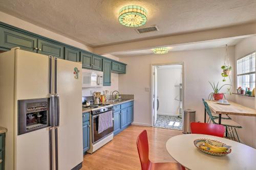 Colorful 29 Sunsets Home near Joshua Tree! - image 9