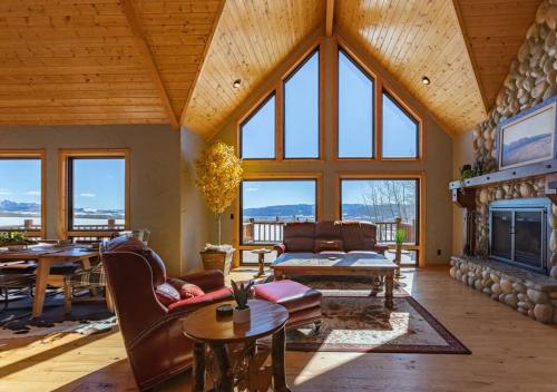 MAJESTIC VIEWS FAMILY LODGE with Large Deck