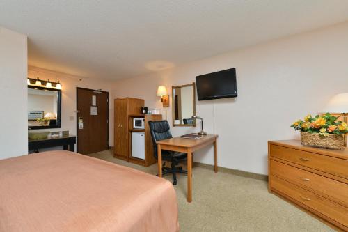 Super 8 by Wyndham Rapid City - image 17