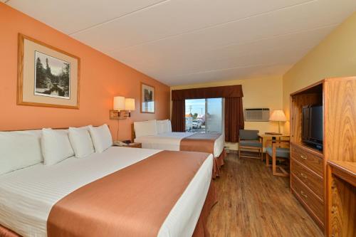 Queen Room with Two Queen Beds - Non-Smoking